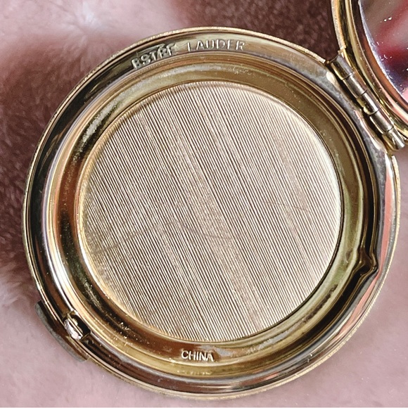 Estée Lauder Vintage Golden Alligator Slim Compact Case - Picture 6 of 7